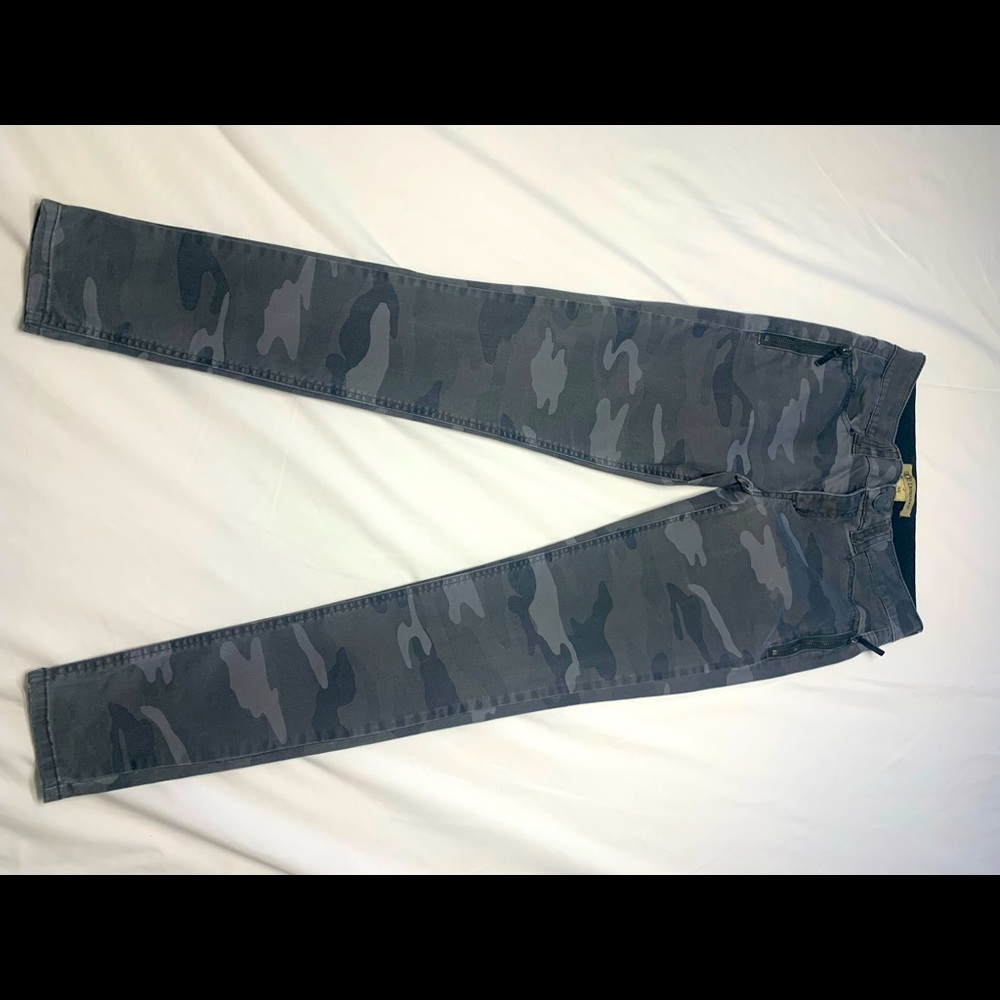 Democracy Ab Technology - image 1